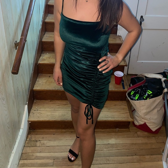 Windsor Green Velvet Cocktail Dress - Picture 3 of 3